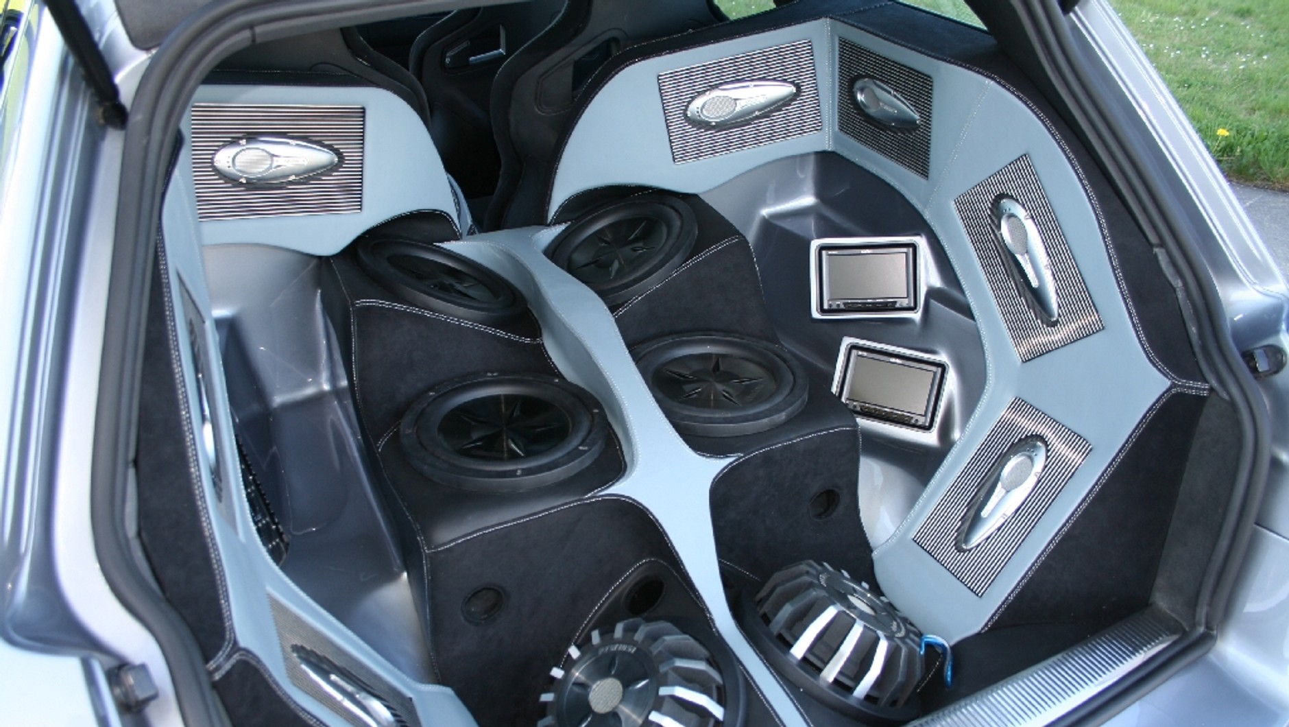 Audi A6 z systemem Clariona