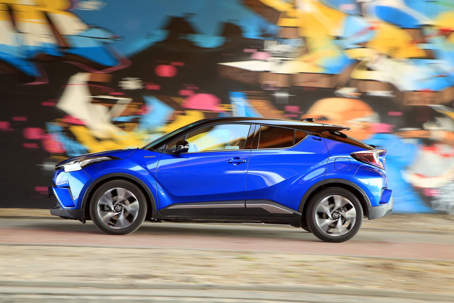 Toyota C-HR Hybrid - dobrze wygląda i jest oszczędna