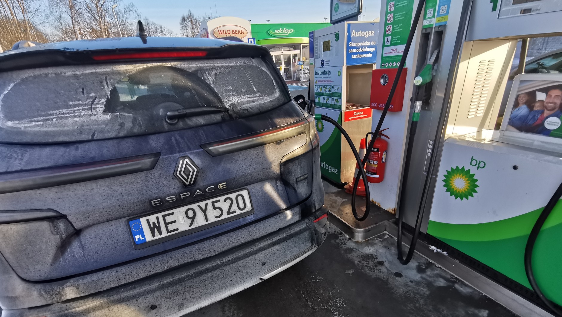Zużycie paliwa (w teście średnio na poziomie 8 l/100 km) jest, biorąc pod uwagę zimowe warunki i dużo jazdy autostradowej, bardzo rozsądne. Niemniej osiągnięcie poziomu deklarowanego przez producenta może okazać się wręcz niemożliwe