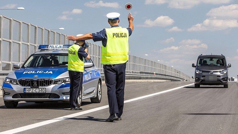 Sąd pokazał, co się robi z kierowcami, którzy za nic mają sądowe zakazy (zdjęcie ilustracyjne)
