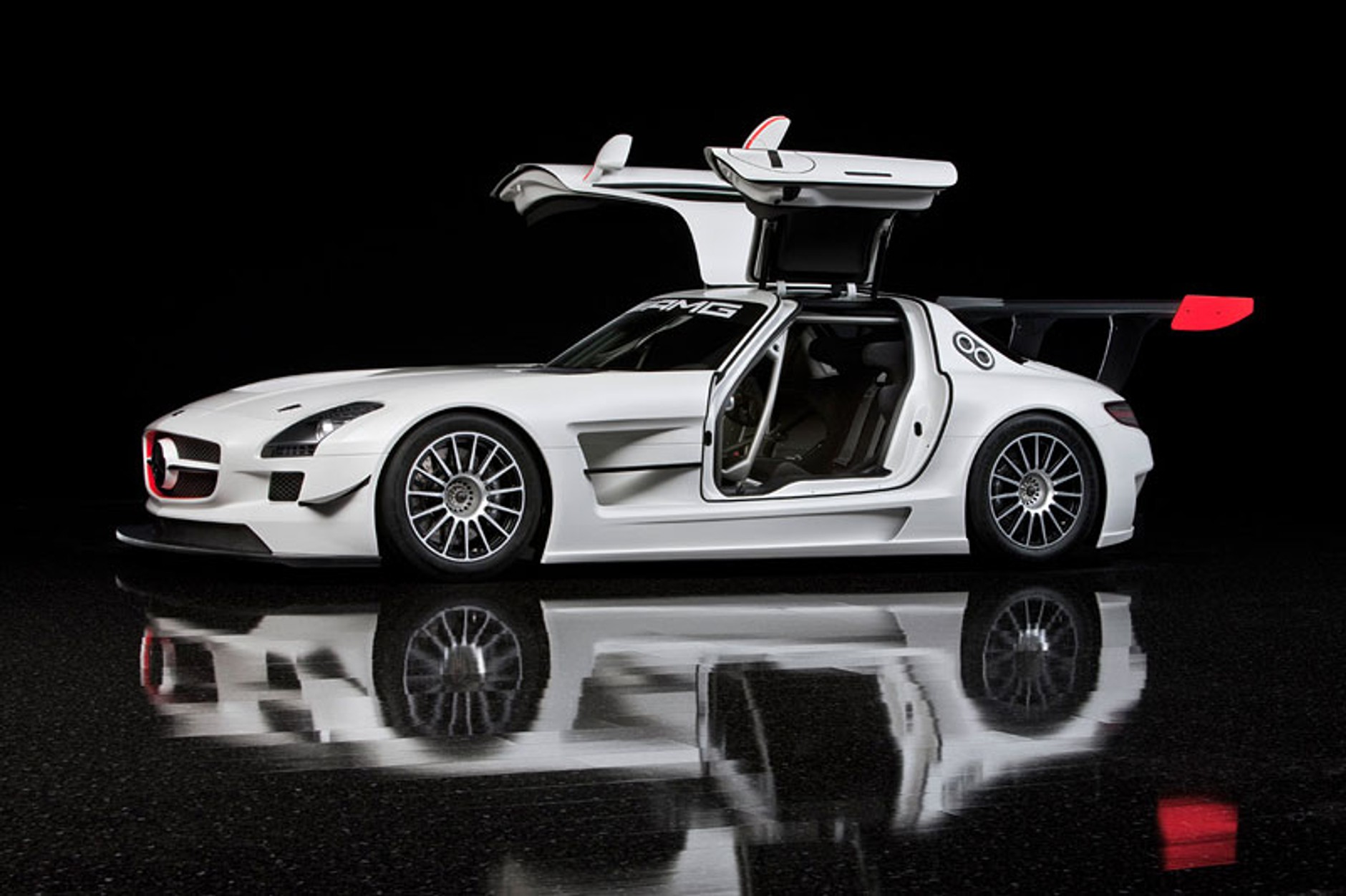 Mercedes SLS AMG GT3 - Gullwing powraca na tory