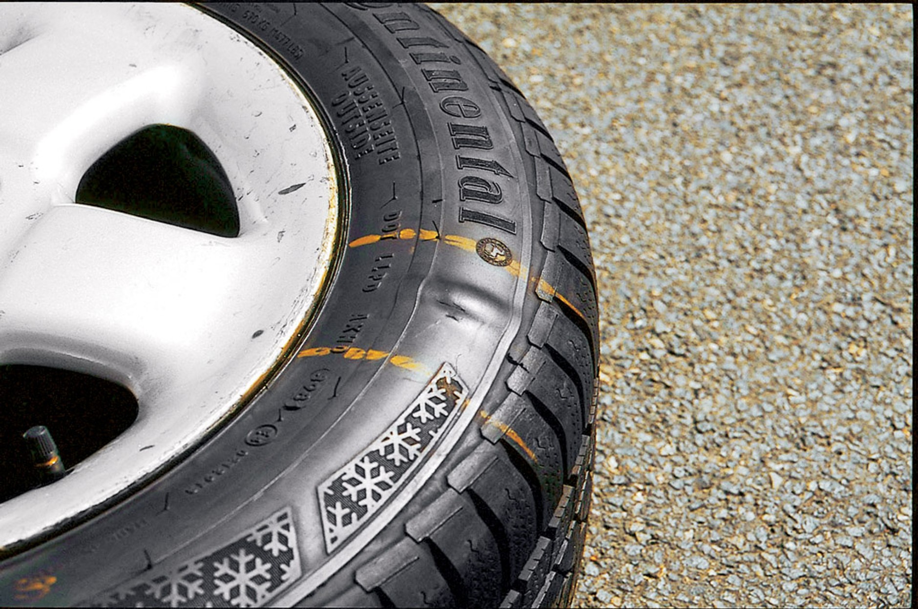 Wymiana opon bez tajemnic: Mechanikom lepiej patrzeć na ręce