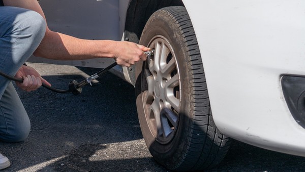 Kierowcy nagminnie robią to ze swoimi oponami. Proszą się o kłopoty