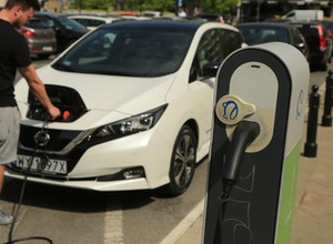 Samochody elektryczne stanowią obecnie mniej niż jeden promil polskiego rynku