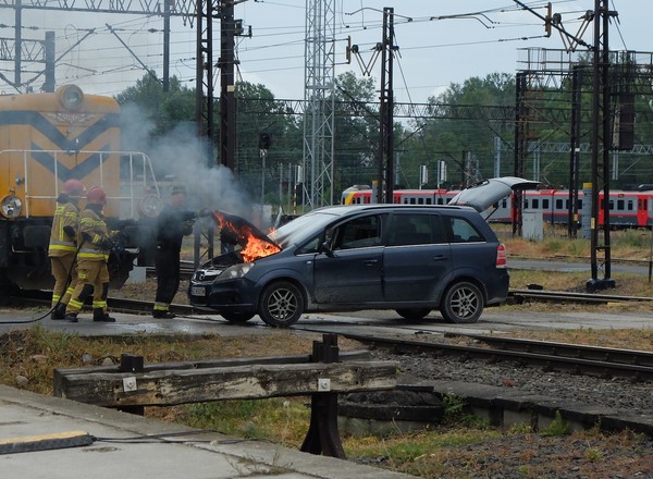 Samochód na torach miał tylko dymić. Nie wszystko poszło zgodnie z planem