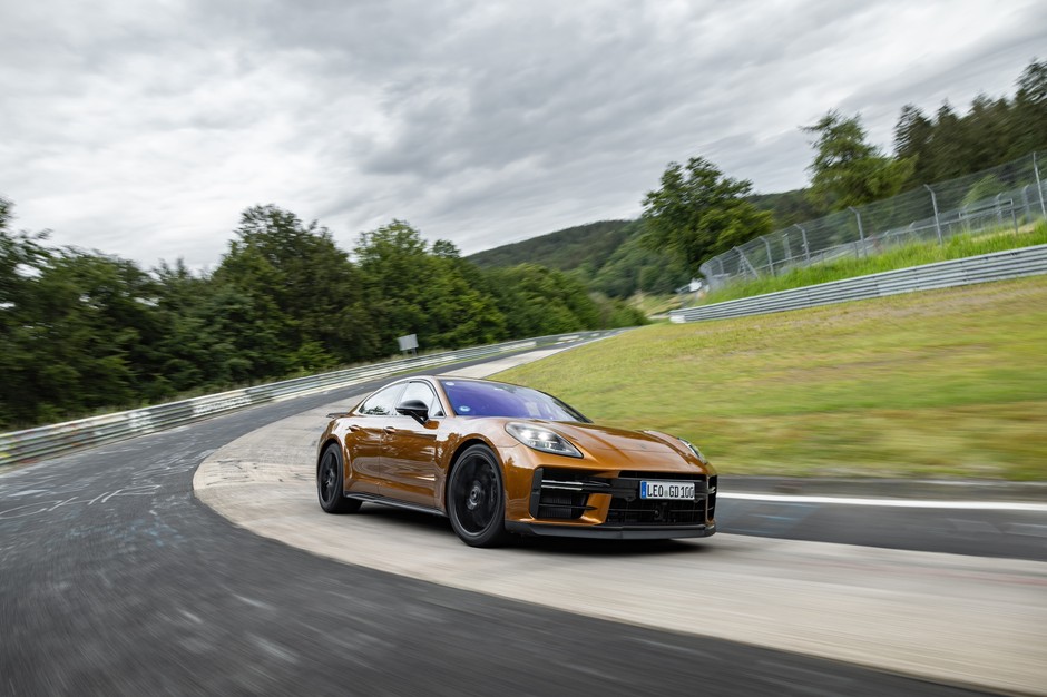 Porsche Panamera na torze Nurburgring