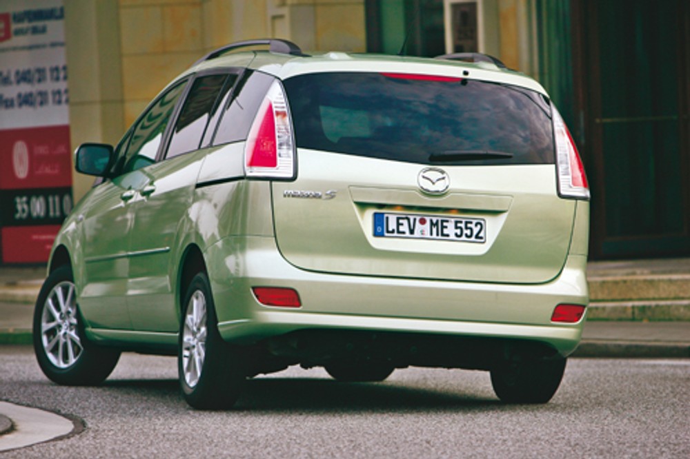 Cztery minivany z silnikami diesla