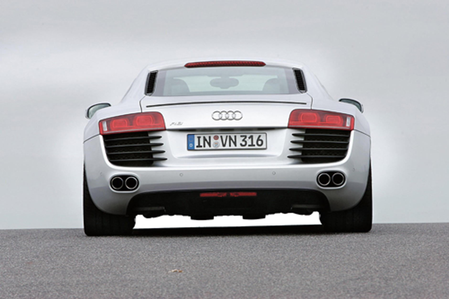 Audi R8 i Porsche 911 Carrera - Legenda czy młody gniewny?