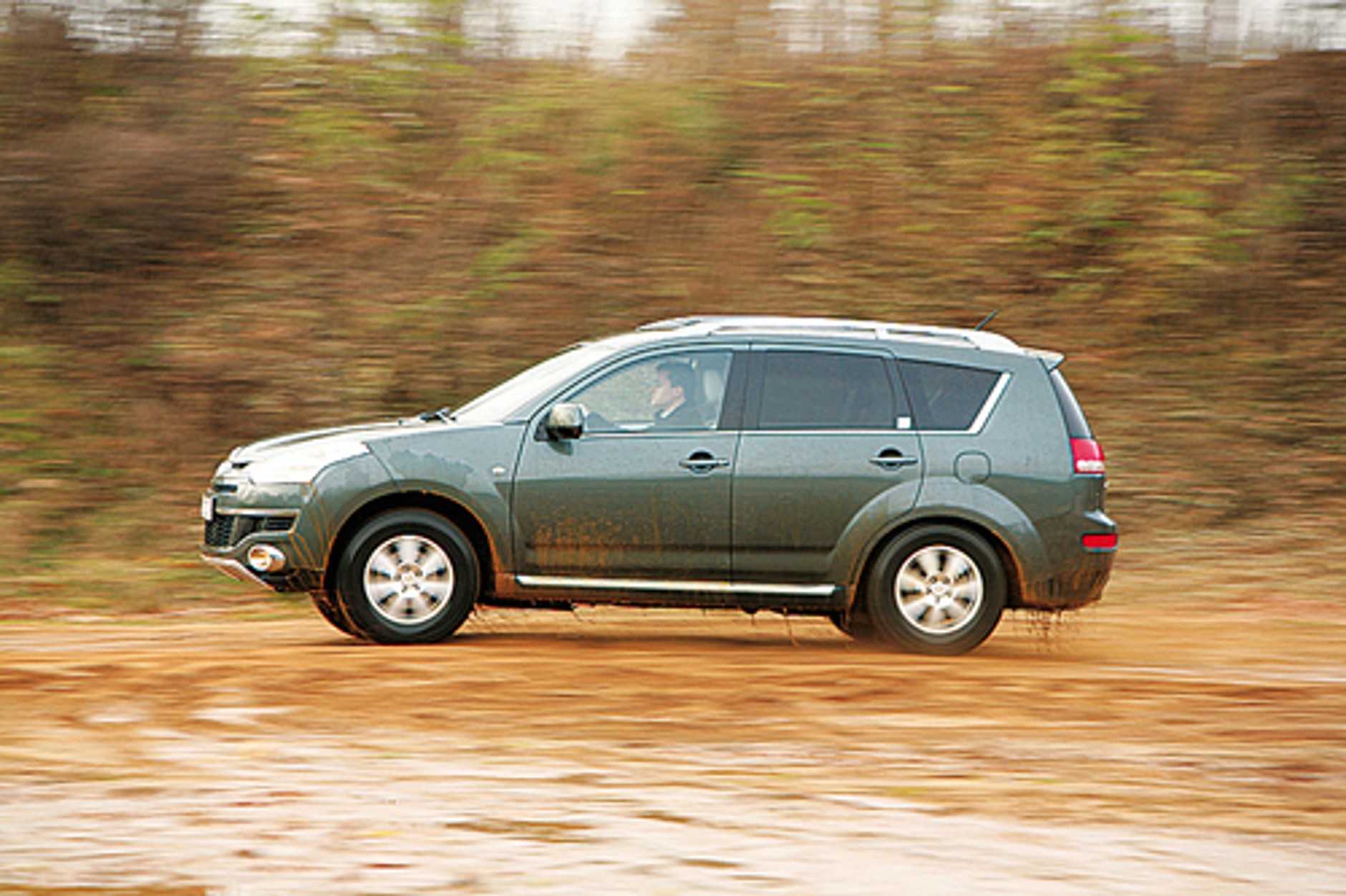 Citroen C-Crosser, Mitsubishi Outlander i Peugeot 4007 - Trójka z jednej stajni