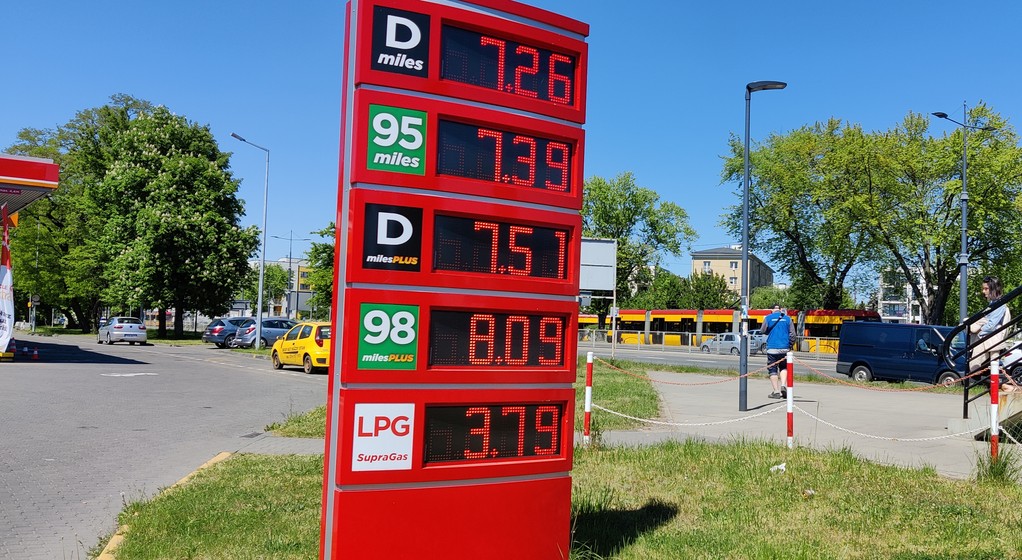 Corwz wyższe ceny na stacjach paliw