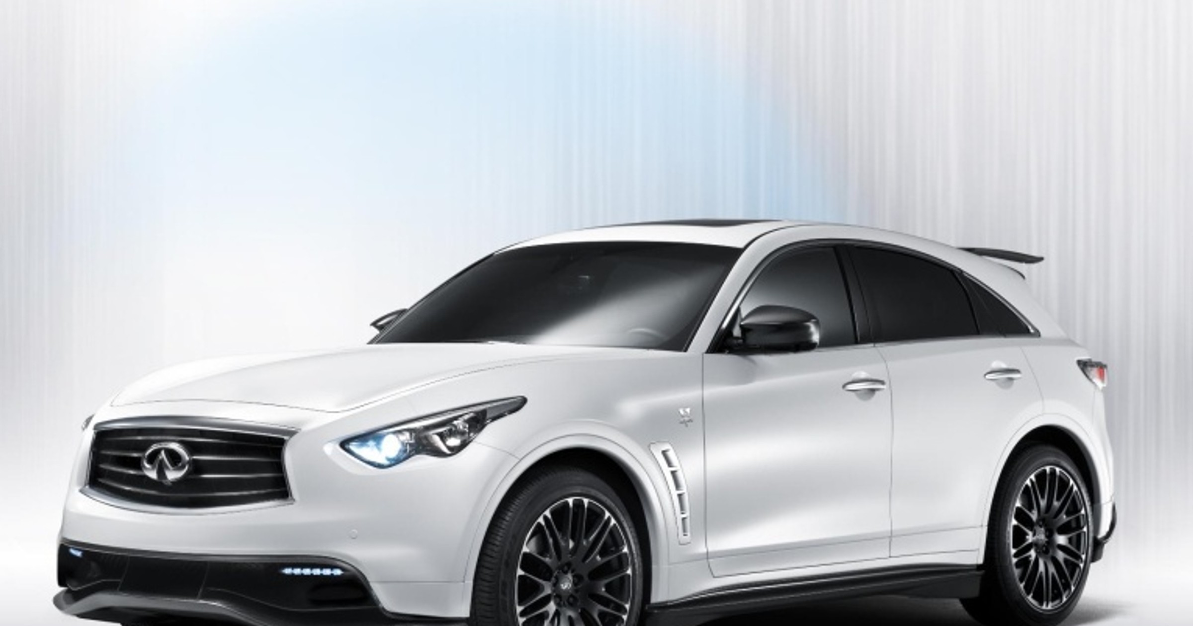 Infiniti FX przyprawione przez Sebastiana Vettela