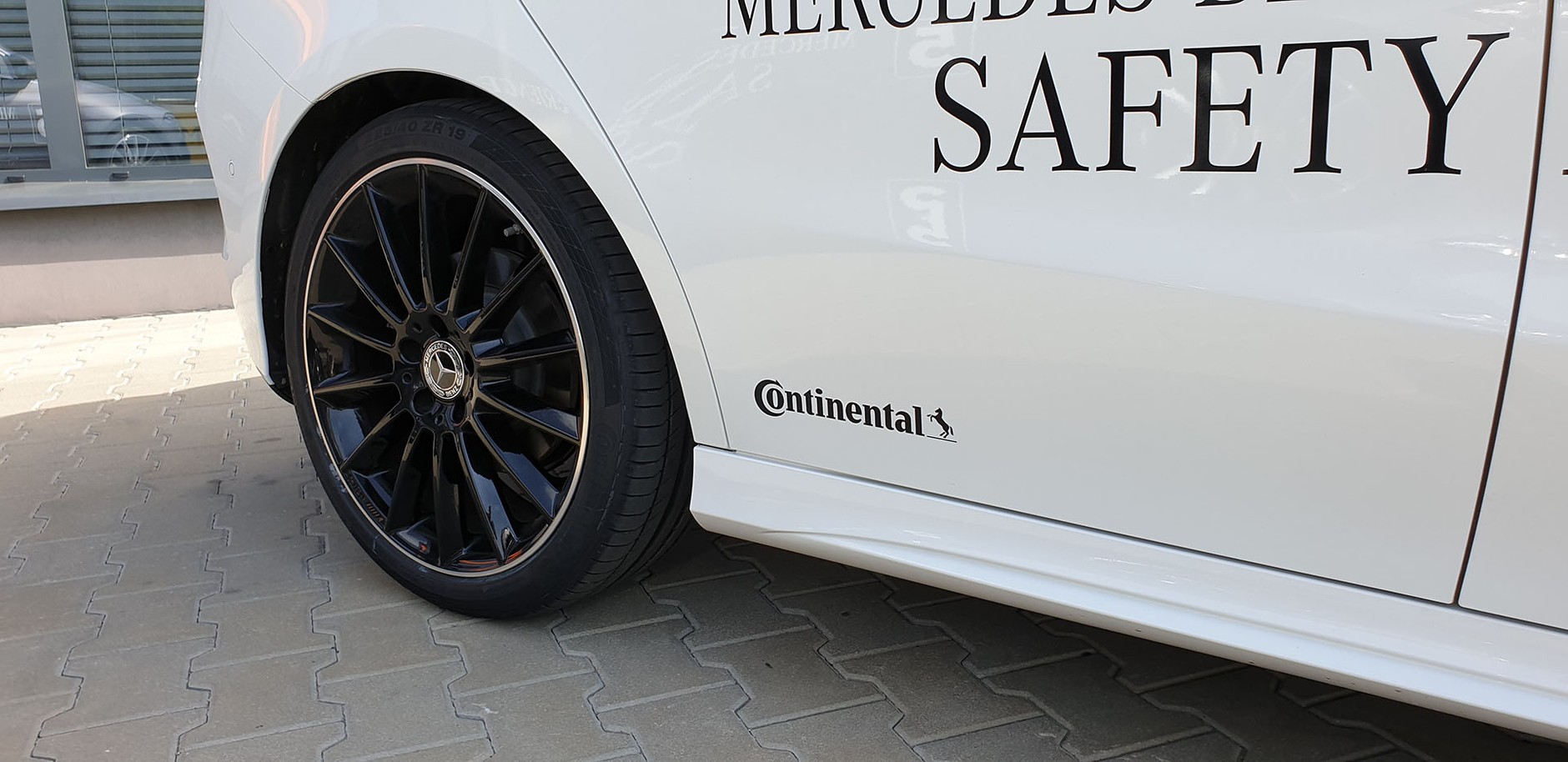 Mercedes-Benz Safety Experience - zrozumieć zachowanie samochodu