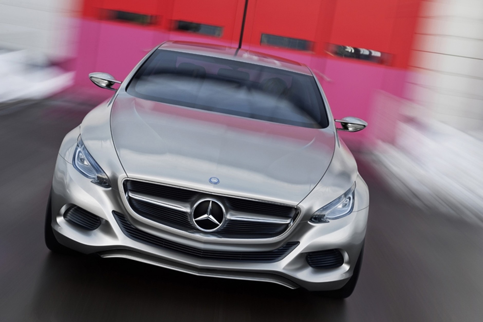 Mercedes F800 Style zapowiada to i tamto