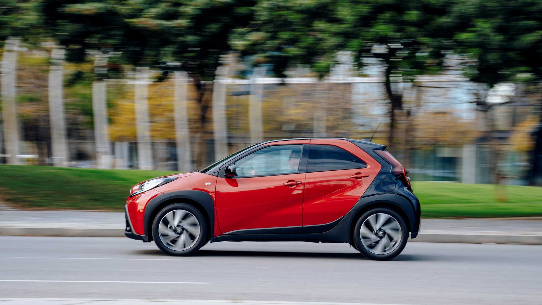 Toyota Aygo została crossoverem.
