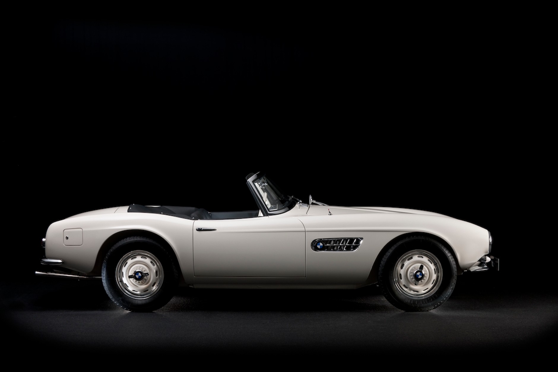 Odrestaurowane BMW 507 Elvisa Presleya