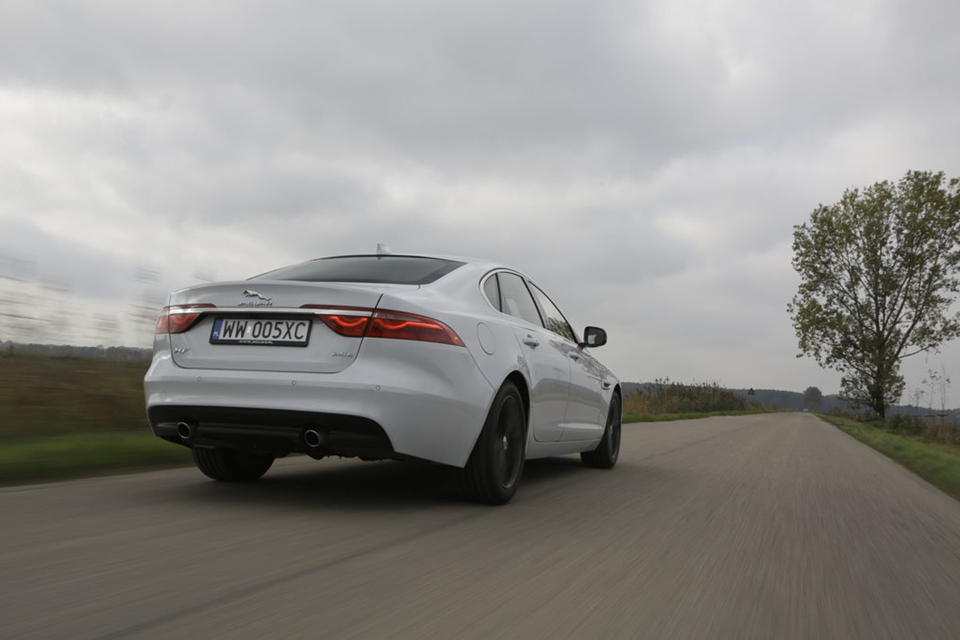 Jaguar XF 25t - prowadzenie ponad komfort
