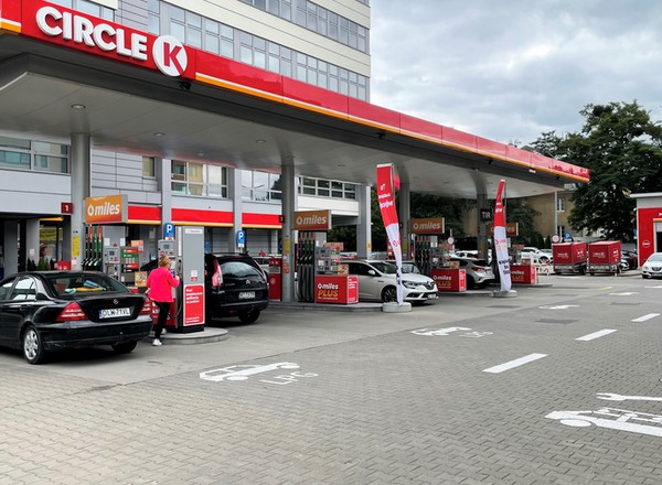 Circle K rusza z promocją na długi weekend. Na stacjach będą rabaty do 30 groszy na litrze