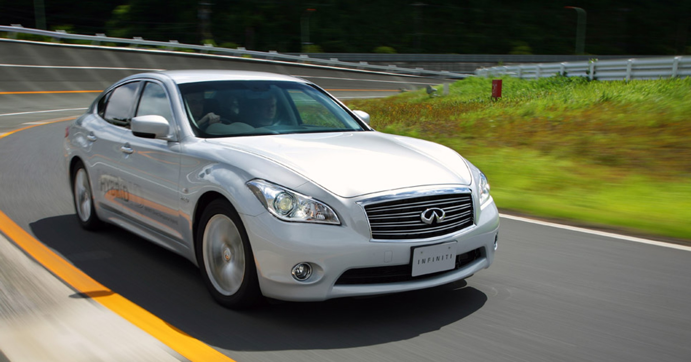 Infiniti M37: Limuzyna ze sportowym sznytem