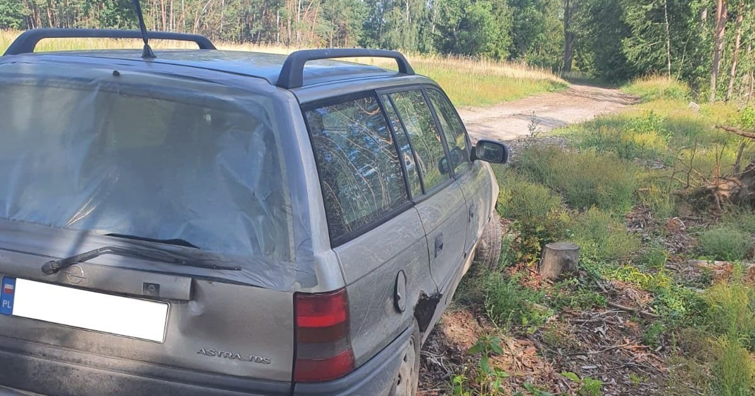 15-latek zabrał auto swojego ojca, aby wybrać się na przejażdżkę