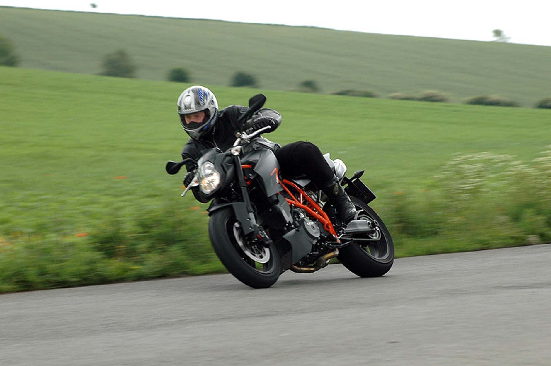 KTM 990 SuperDuke R: Ready to Race