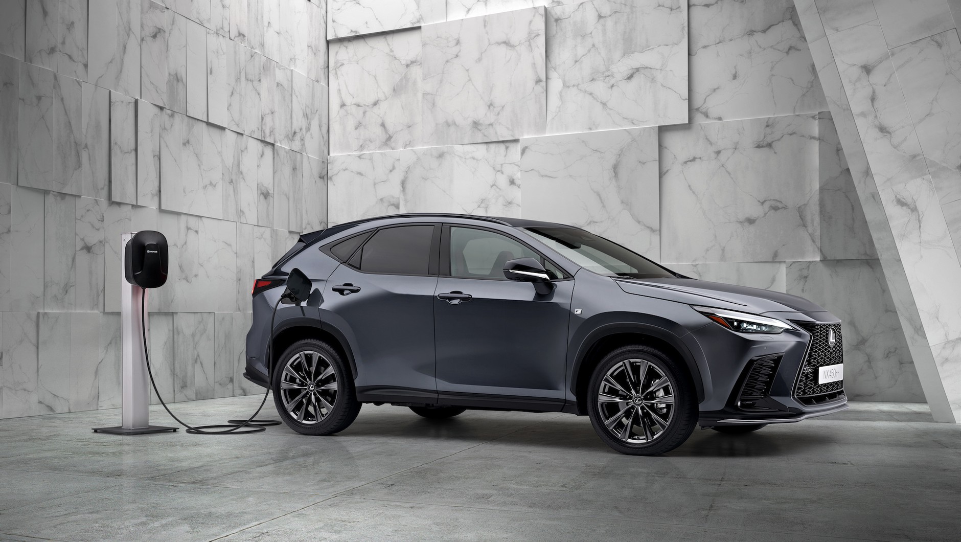 Druga generacja Lexusa NX cieszy się szczególnie dużą popularnością w wersji plug-in.