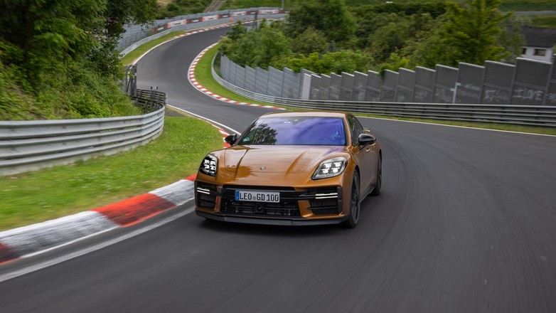 Porsche Panamera na torze Nurburgring