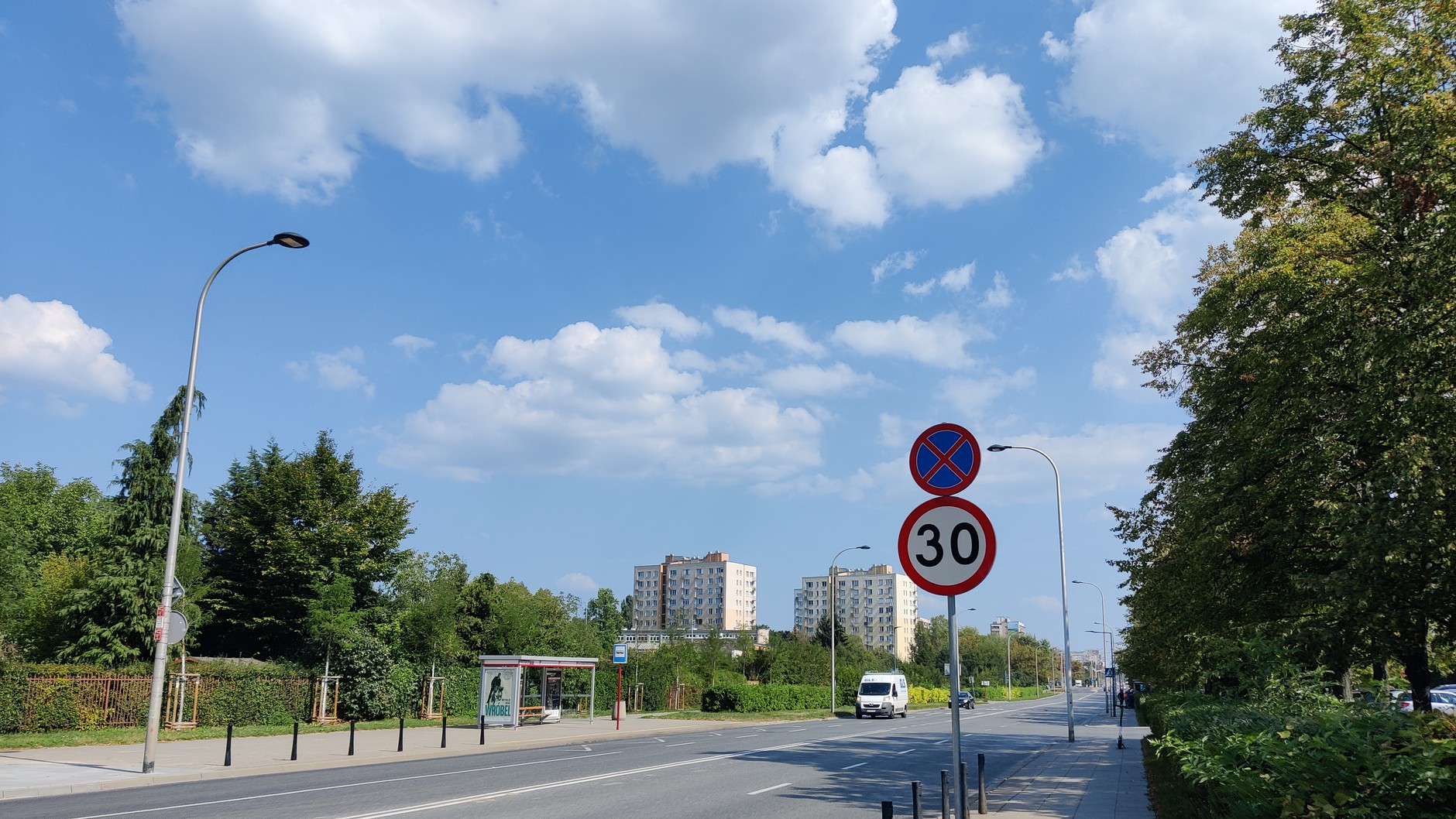 Ulica Woronicza w Warszawie po zamontowaniu progów zwalniających