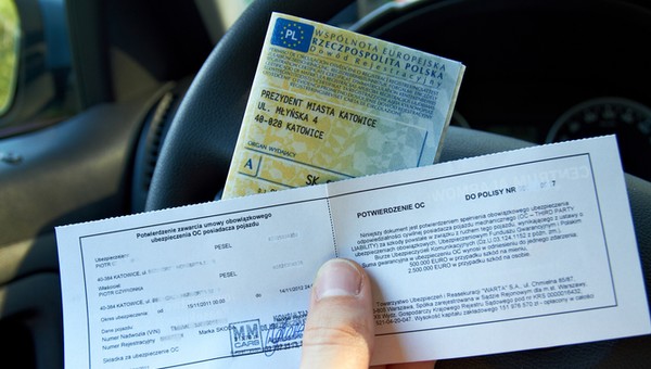 Każdy kierowca musi o tym pamiętać. Już jeden dzień spóźnienia to 1400 zł kary