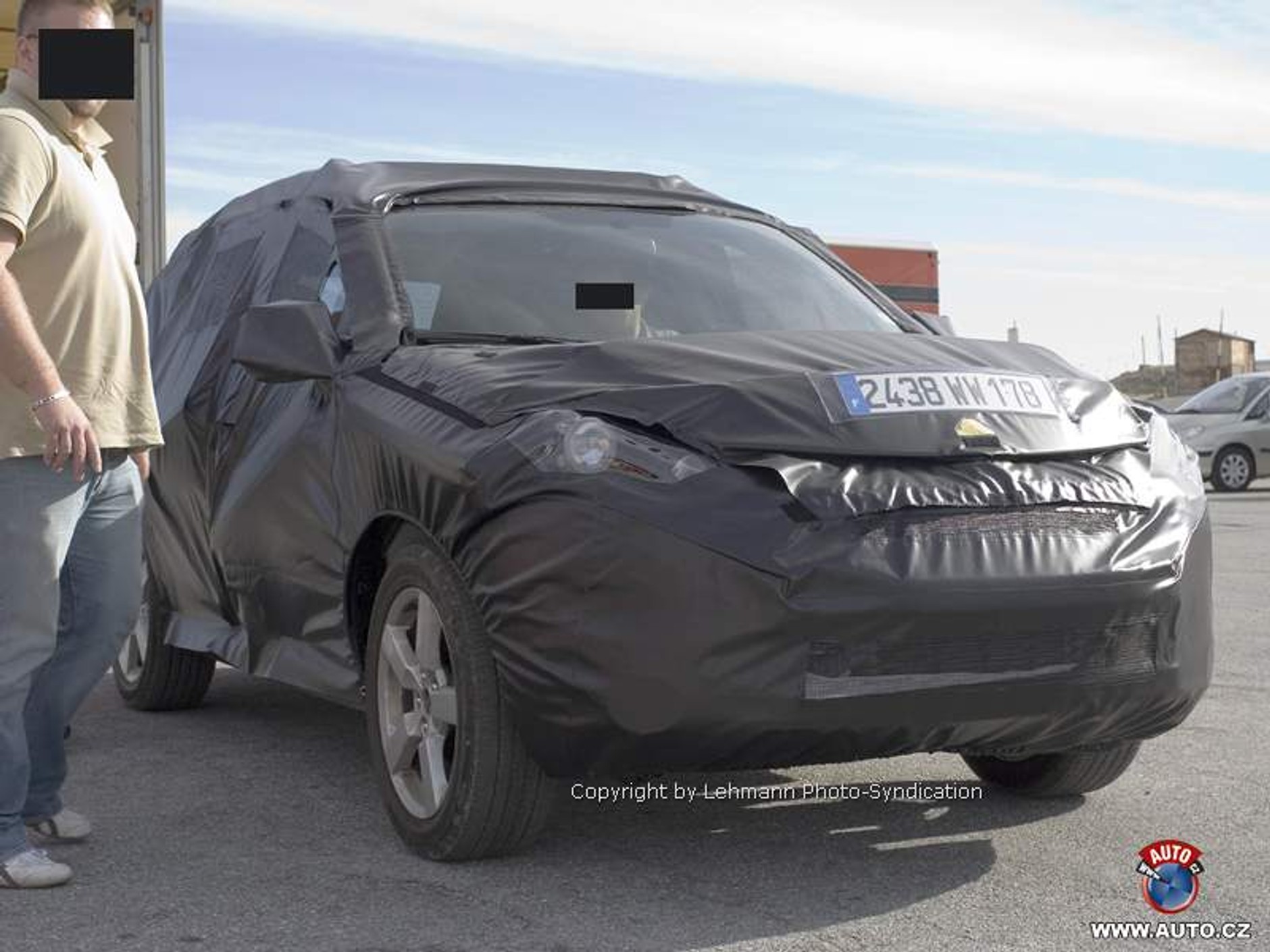 Zdjęcia szpiegowskie: nowe SUVy Peugeota i Citroena pojawią się w roku 2007