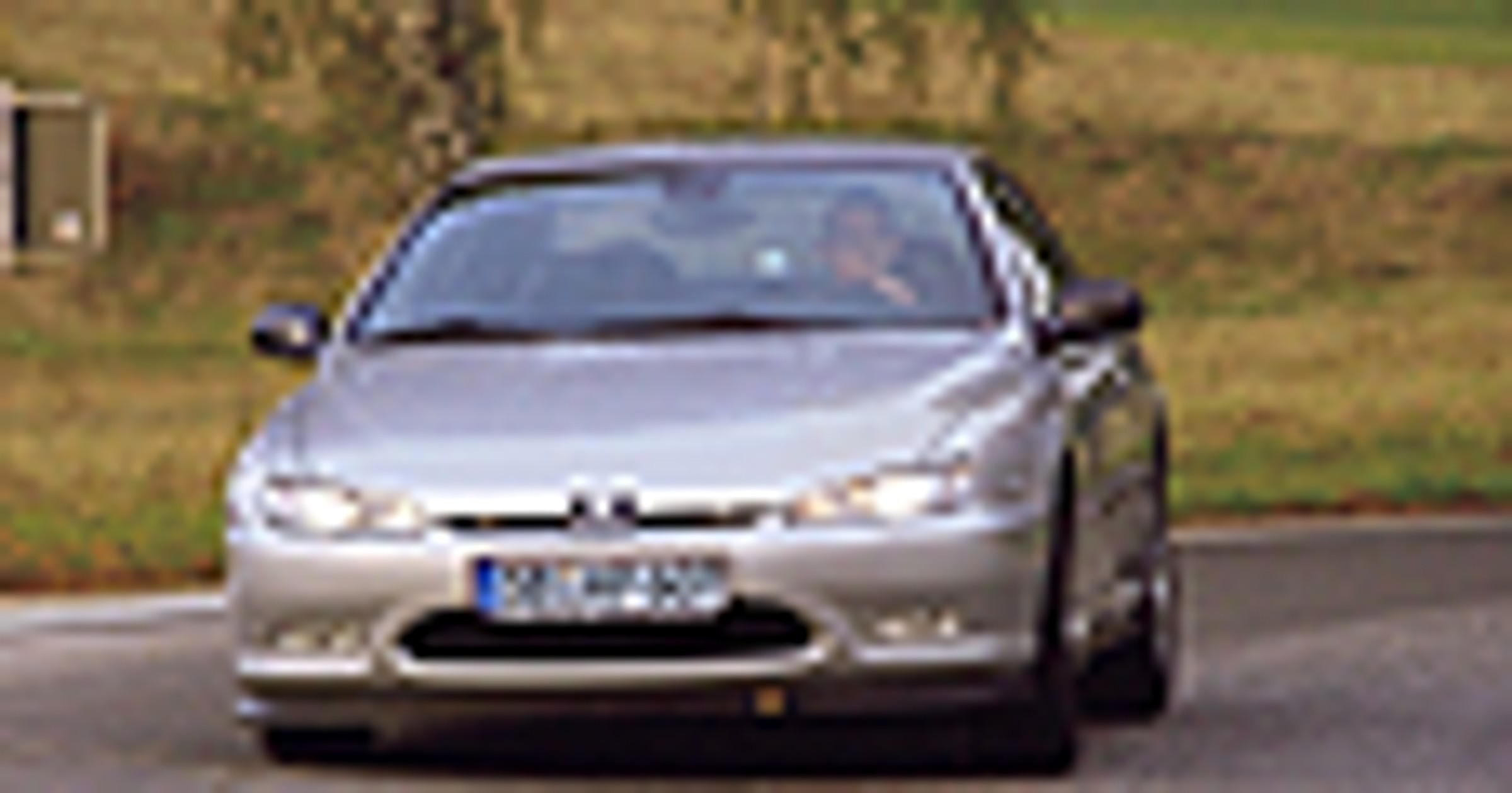 Peugeot 406 Coupe - Lew pręży muskuły