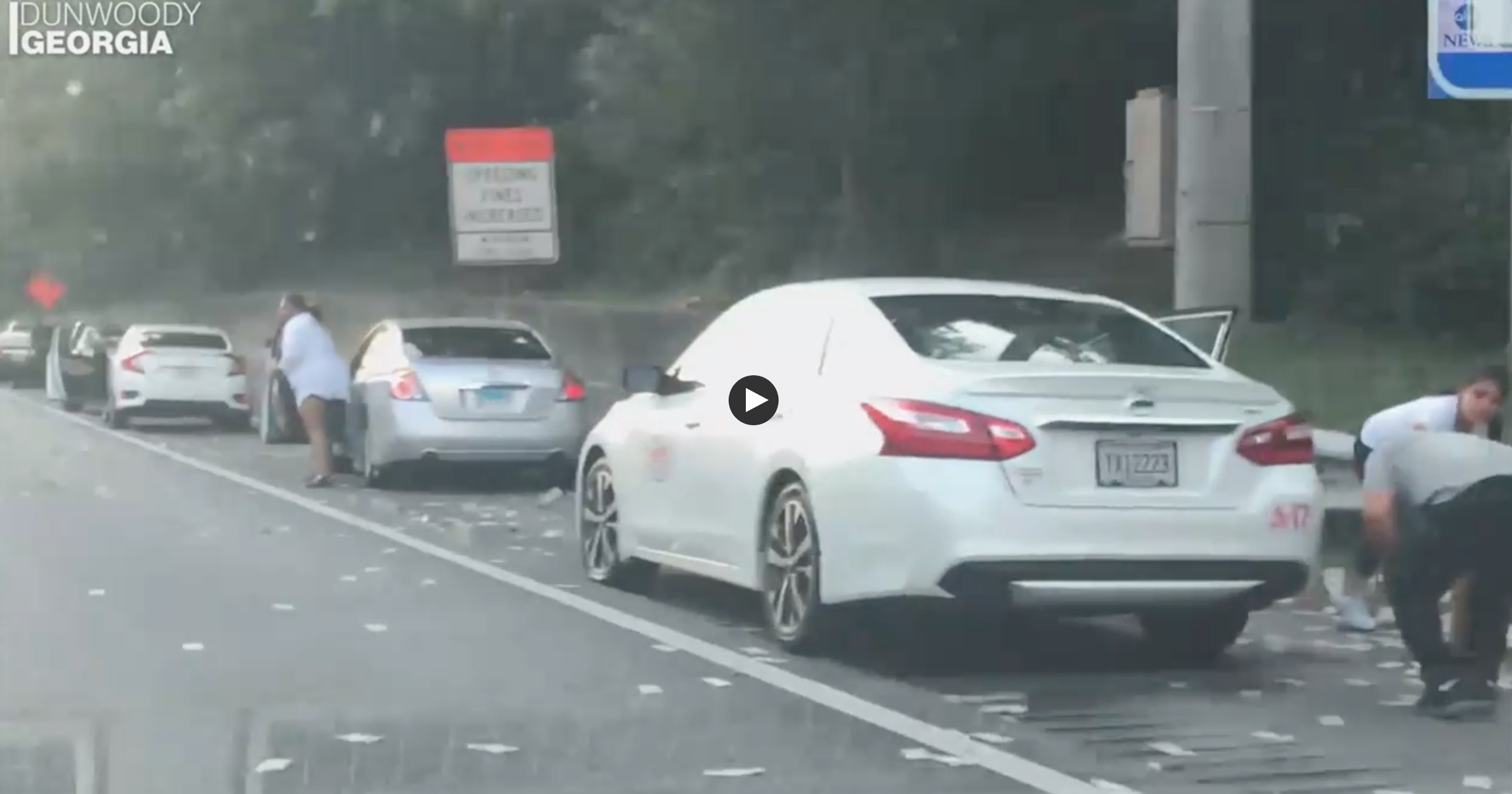 Zbierają pieniądze na autostradzie