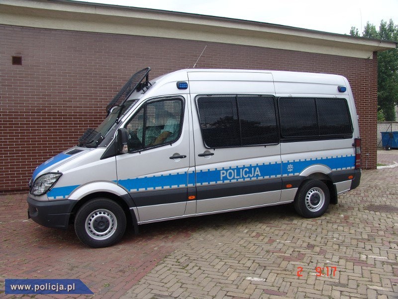 Mercedesy zastąpią policyjne VW Transportery