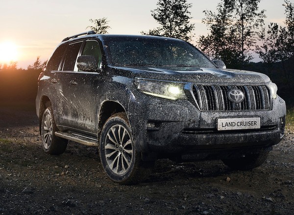 Toyota Land Cruiser na bezdrożach Namibii