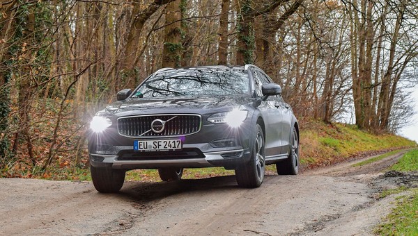Volvo V90 Cross Country – praktyczne kombi pochodzą ze Szwecji