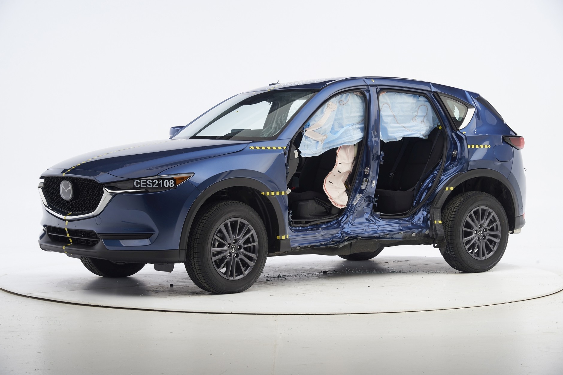 Nowe testy zderzeniowe amerykańskiego IIHS. Zmiany od jesieni 2021 r. Na zdjęciu Mazda CX-5