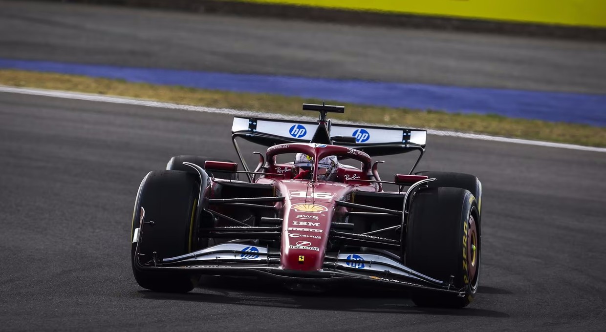 Burza w F1. "To kpina!" grzmi szef Ferrari i ma dość manipulacji komunikatami radiowymi