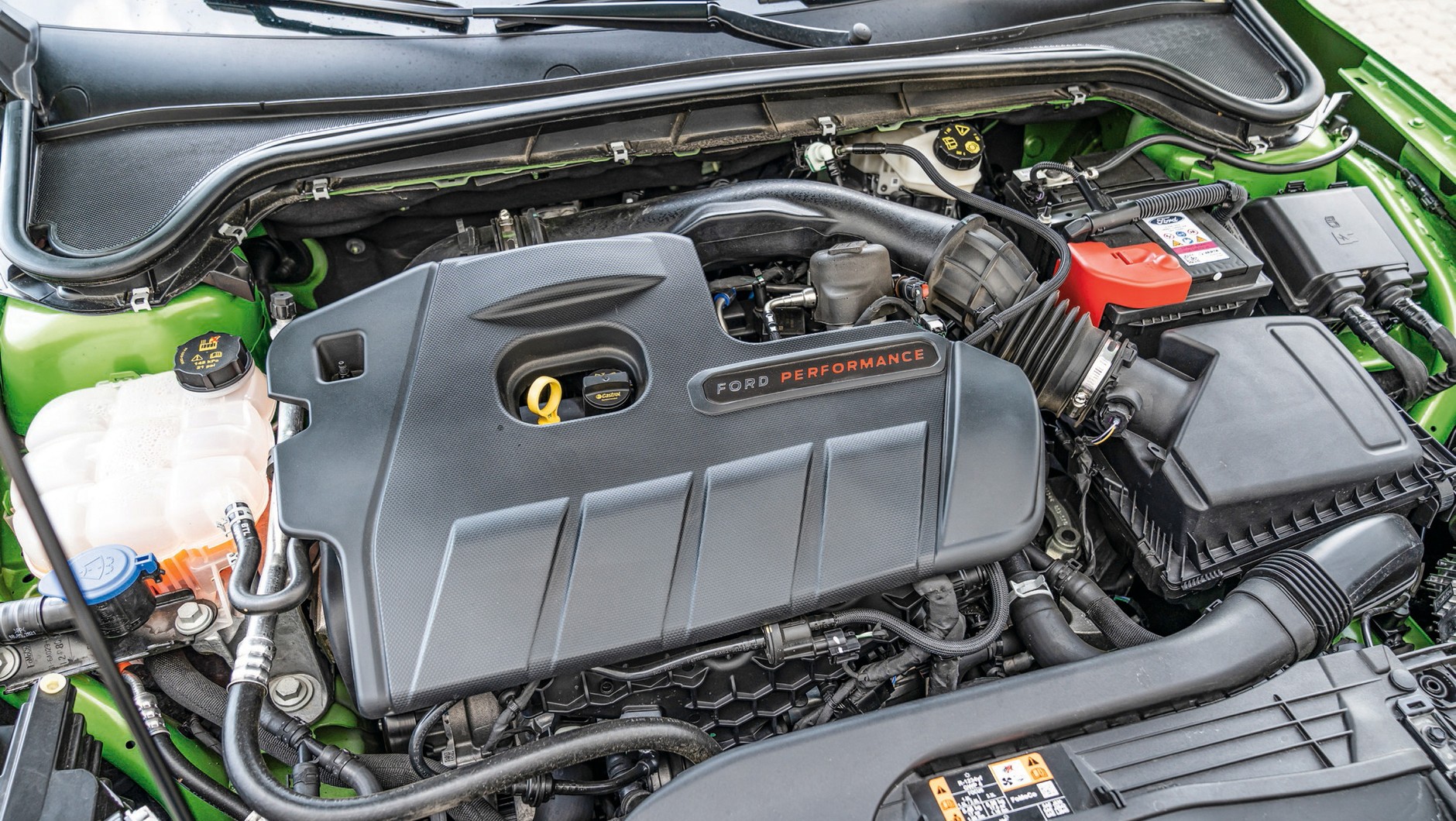 Ford Focus ST: większa pojemność skokowa oraz wyższy moment obrotowy powinny dawać Fordowi przewagę na starcie. Nie dały. Może to przez upał...