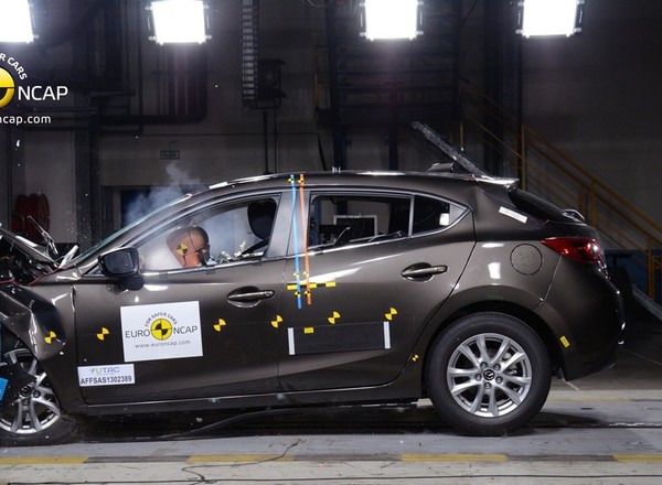 Pięć gwiazdek Euro NCAP dla nowej Mazdy3