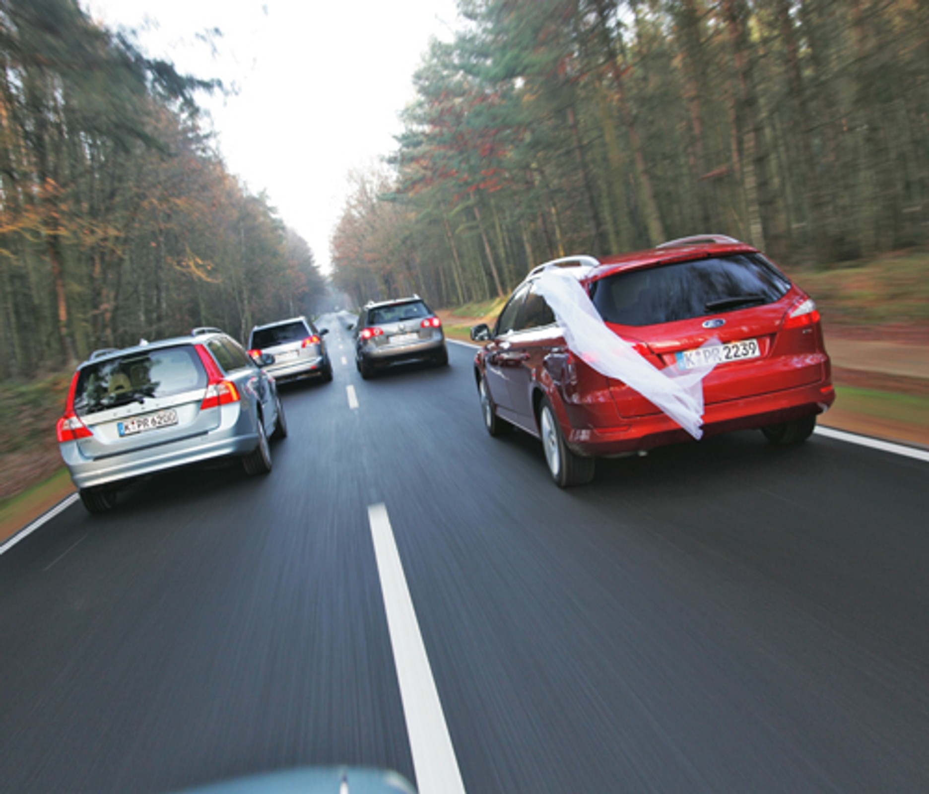 Ford Mondeo, Opel Vectra, Volkswagen Passat, Volvo V70 - Czym do ślubu?