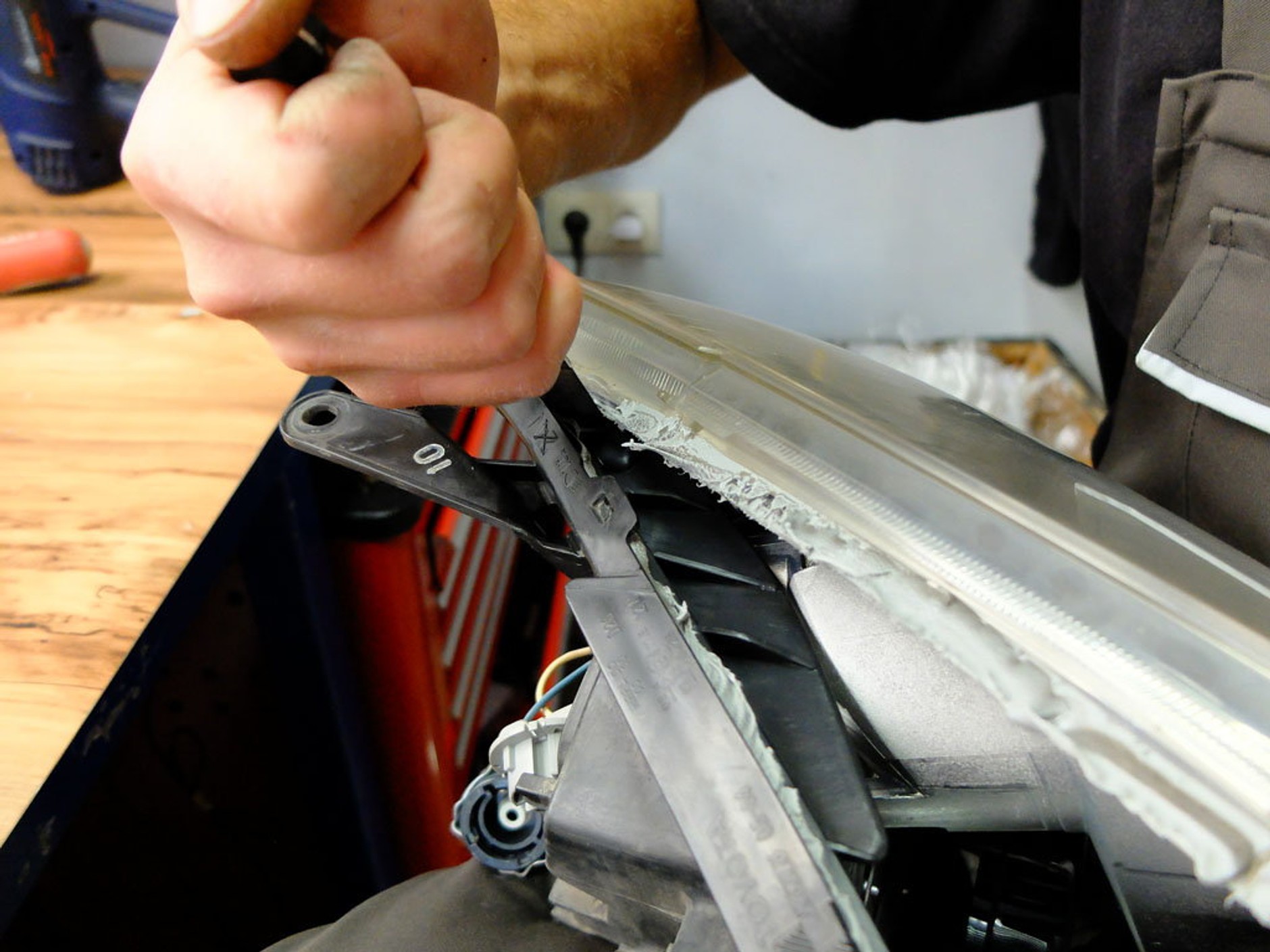 Regeneracja reflektorów krok po kroku