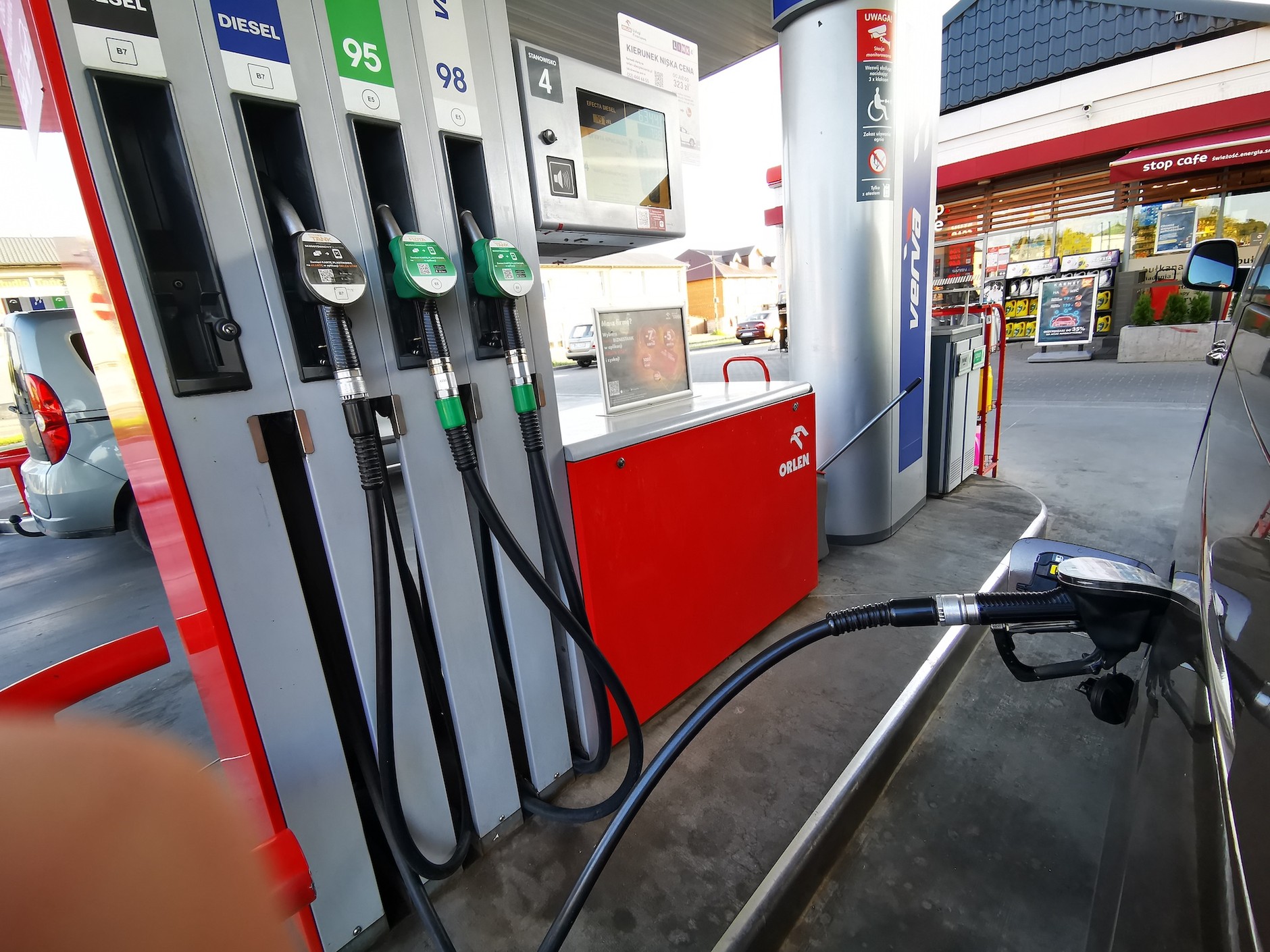 Tankowanie diesla – zdjęcie ilustracyjne