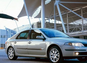 Renault Laguna II: auto, za które przeprasza producent. Opinie