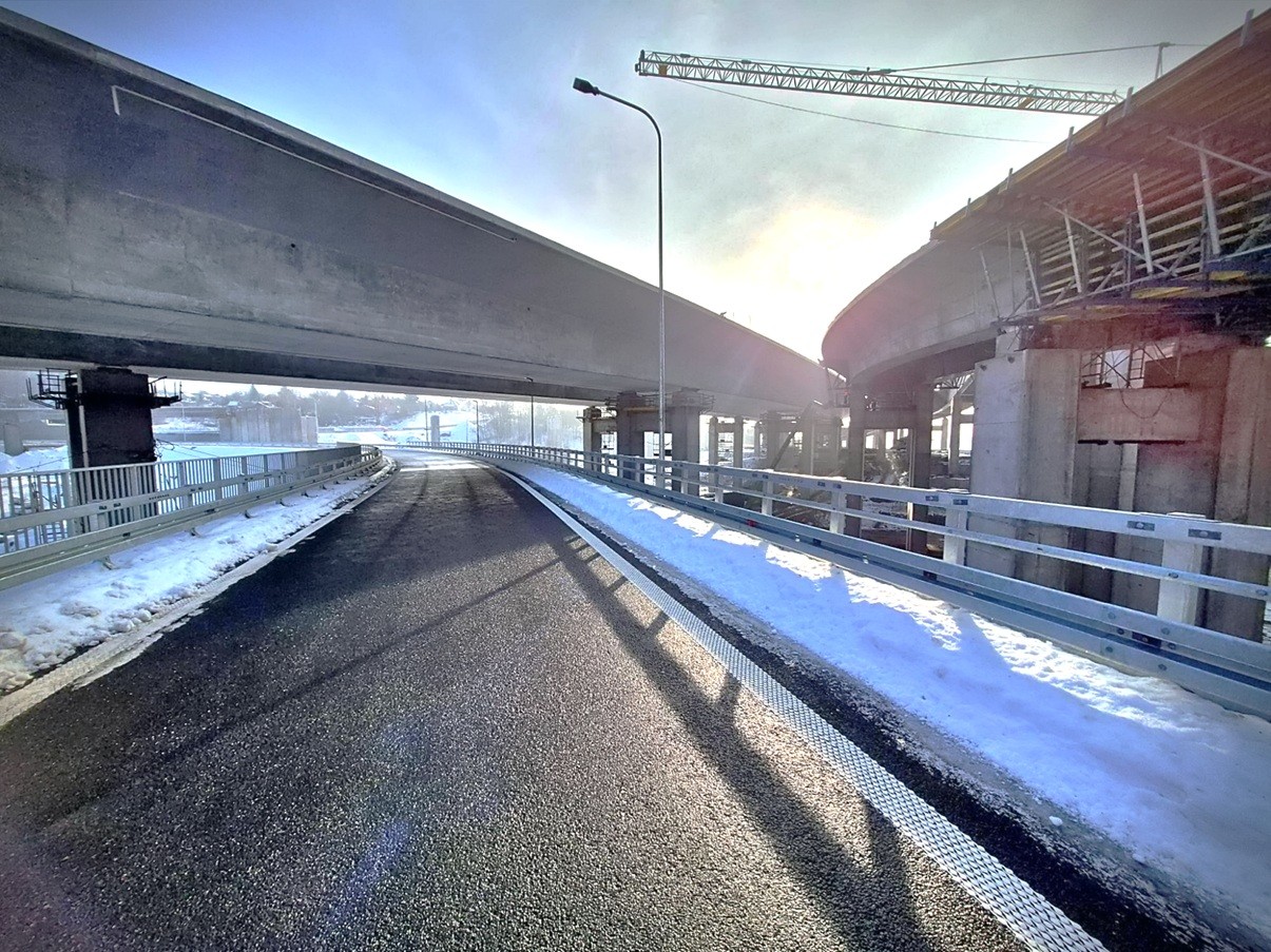 Budowane estakady na węźle Mistrzejowice na S7