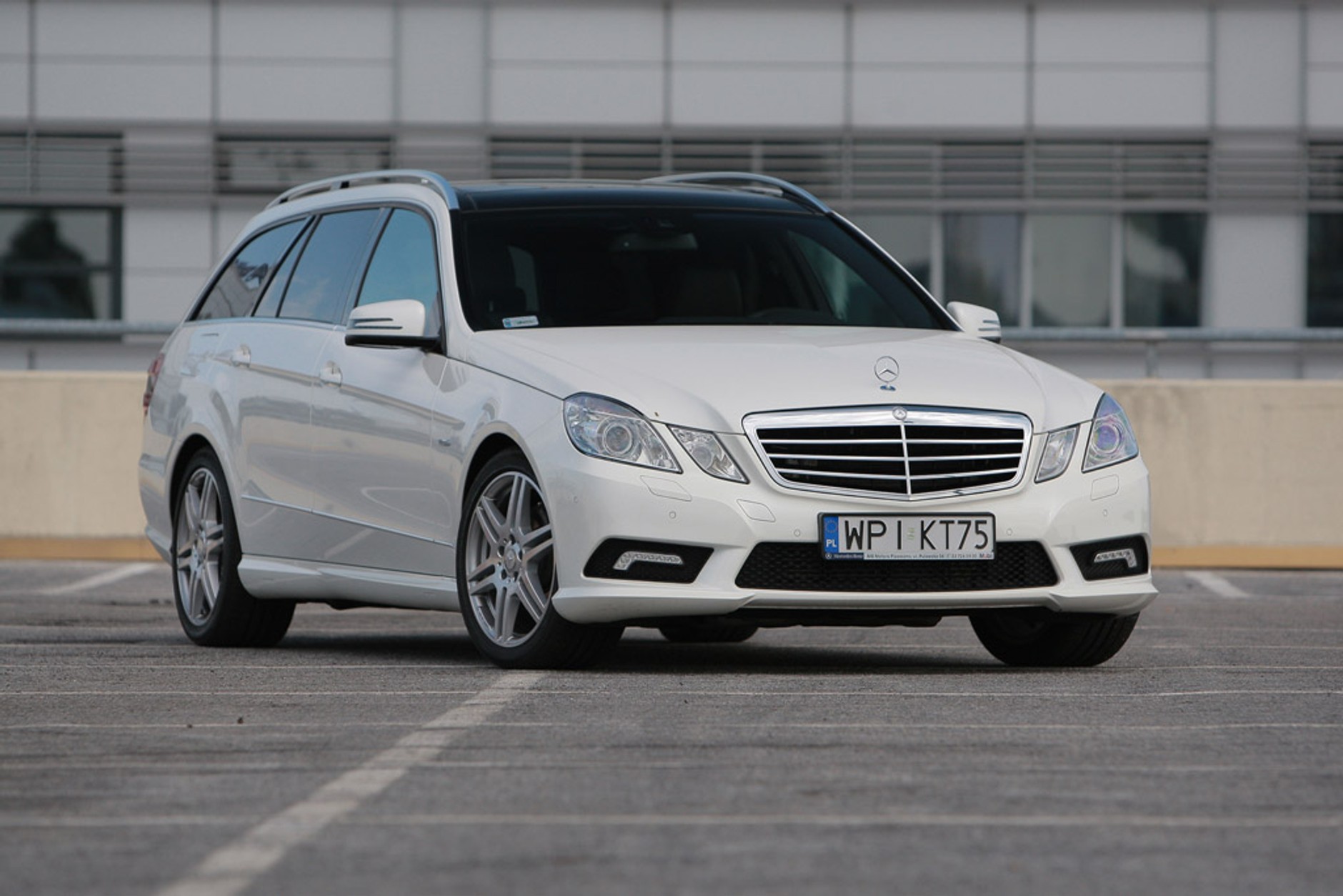 Skoda Superb kontra BMW serii 5 i Mercedes klasy E: czy Skoda okaże się lepsza od Mercedesa i BMW?