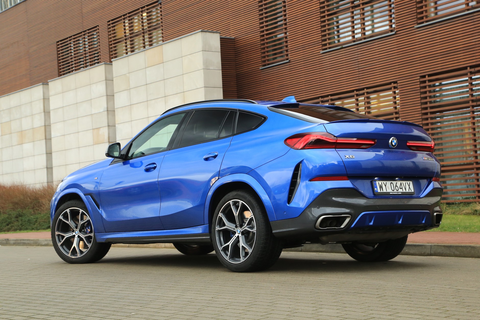 BMW X6 M50i