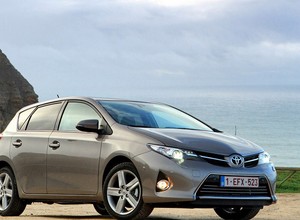 Nowa Toyota Auris: czy zagrozi Golfowi?