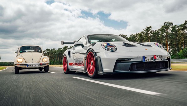 Volkswagen Garbus kontra Porsche 911 GT3 RS