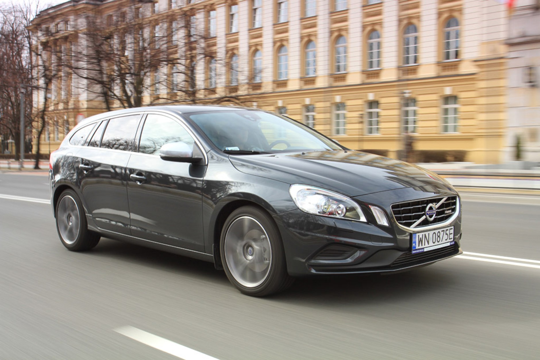 Volvo V60 T3 R-Design: mocny już w podstawie