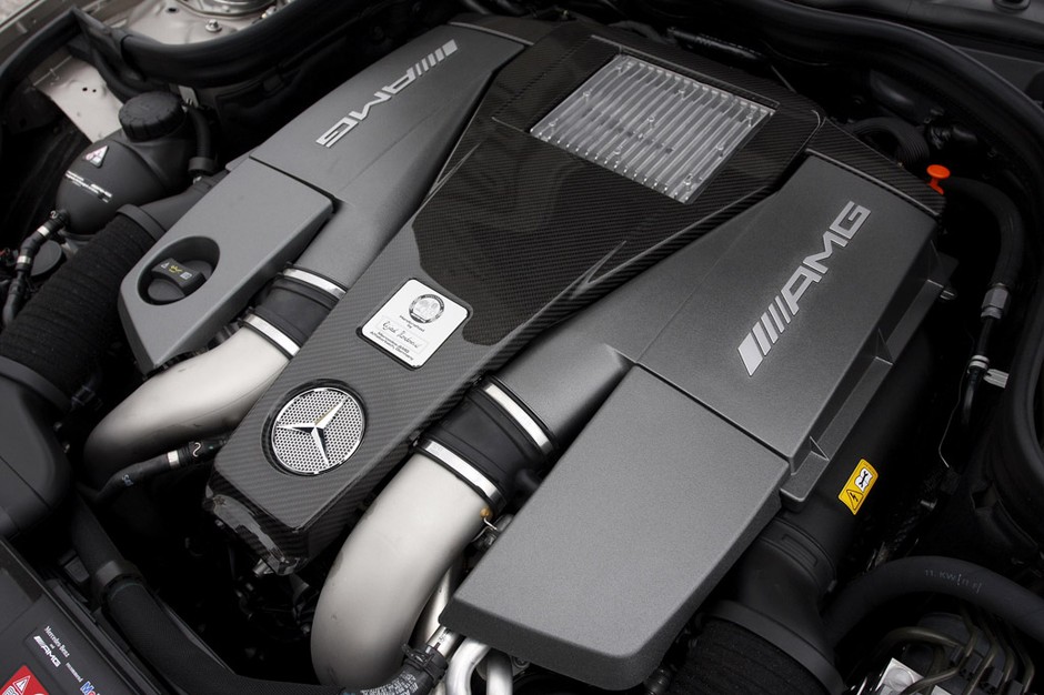 Ducati kontra Mercedes AMG: oto owoc fascynującej współpracy