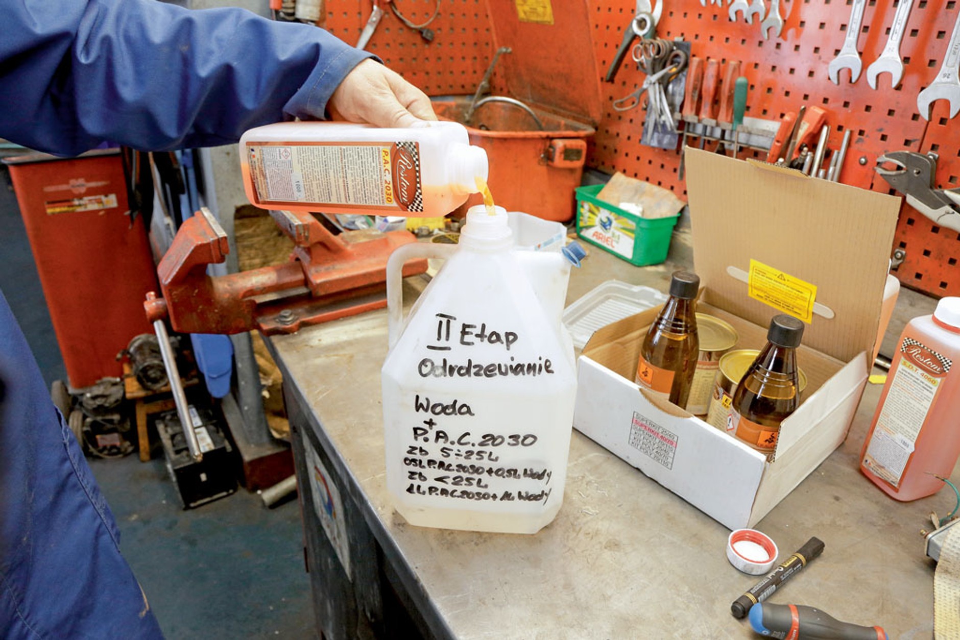 Jak naprawić zardzewiały zbiornik paliwa?